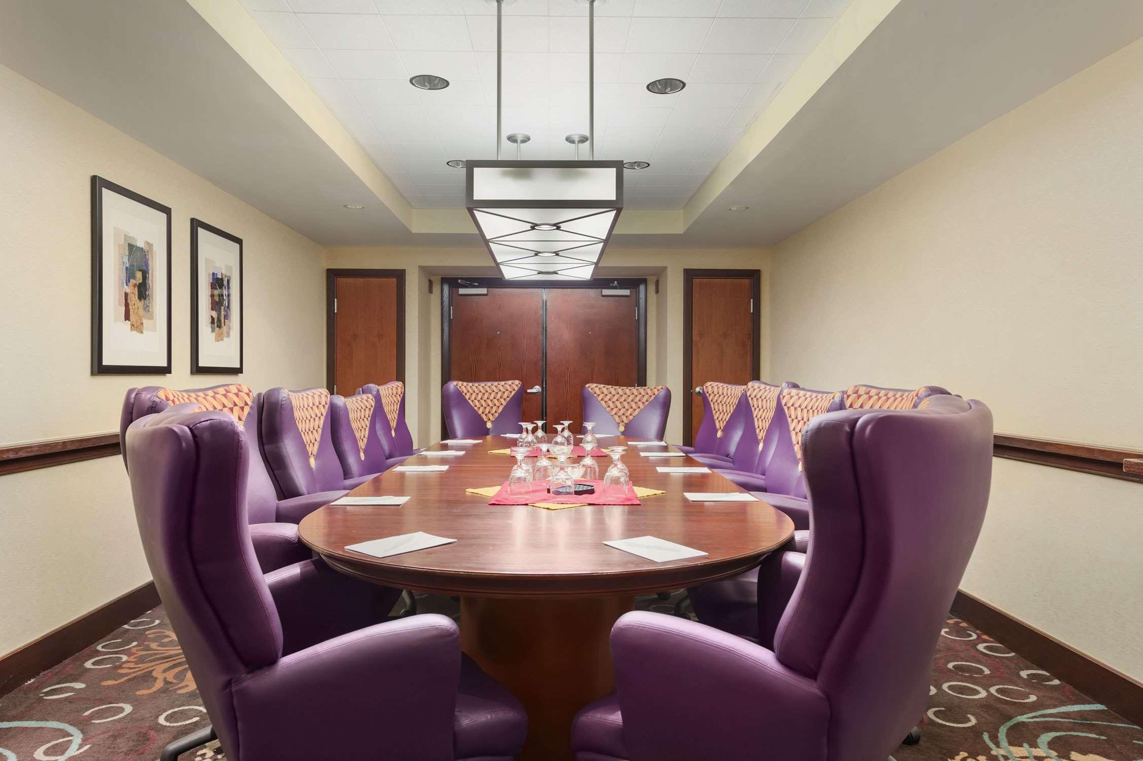 Embassy Suites Tampa - USF / Busch Gardens Business foto
