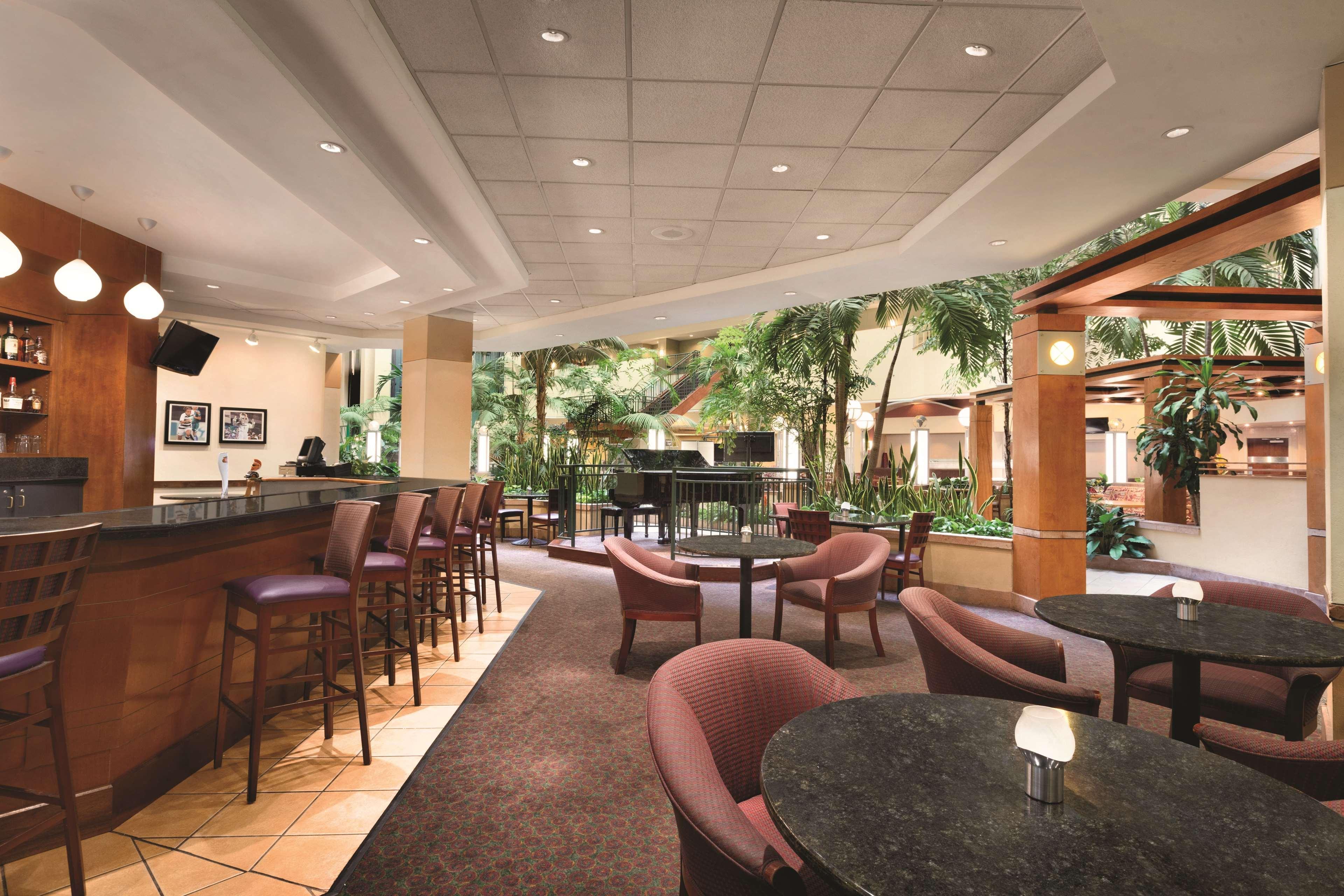Embassy Suites Tampa - USF / Busch Gardens Exterior foto