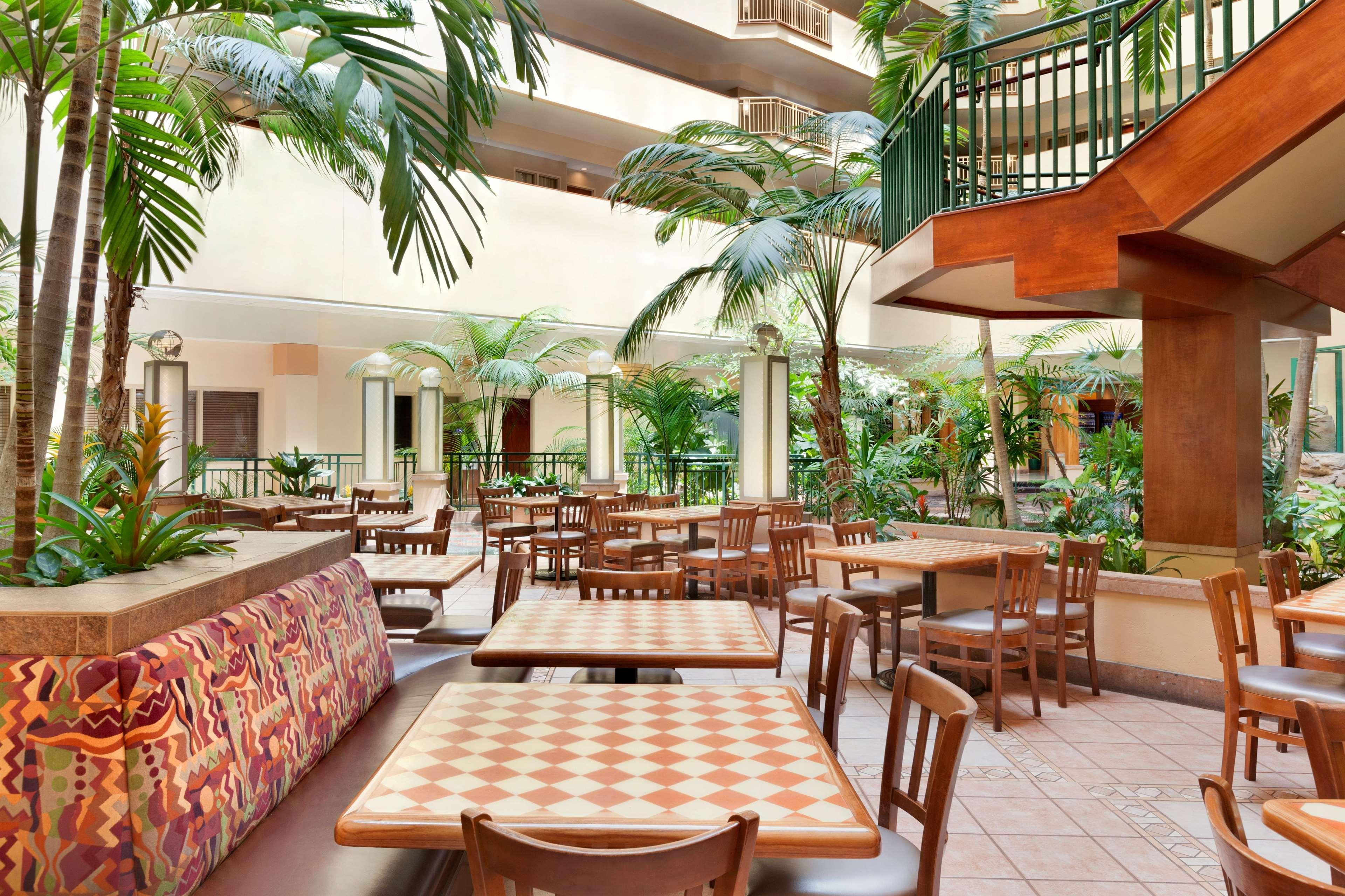 Embassy Suites Tampa - USF / Busch Gardens Exterior foto