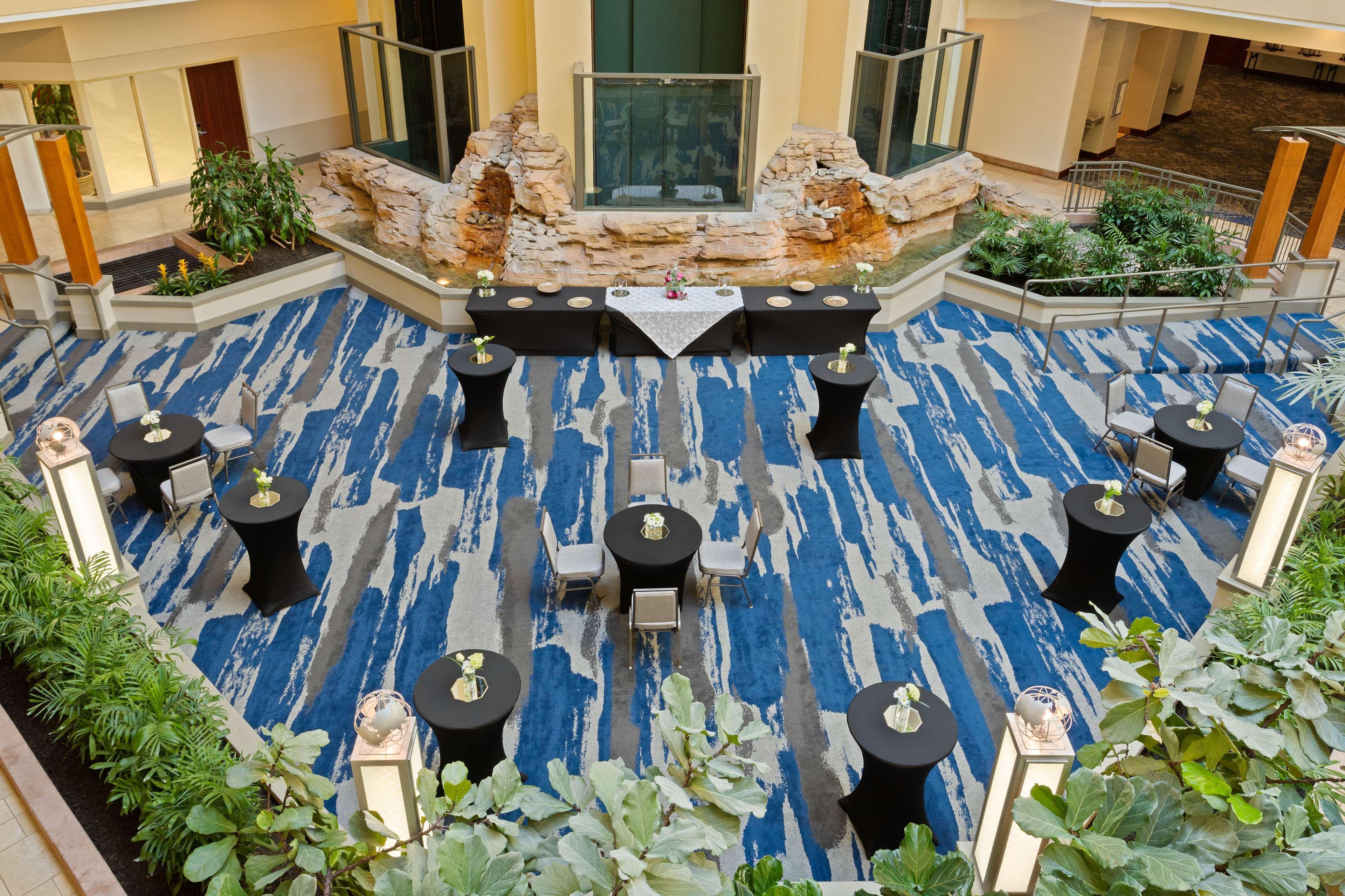 Embassy Suites Tampa - USF / Busch Gardens Exterior foto