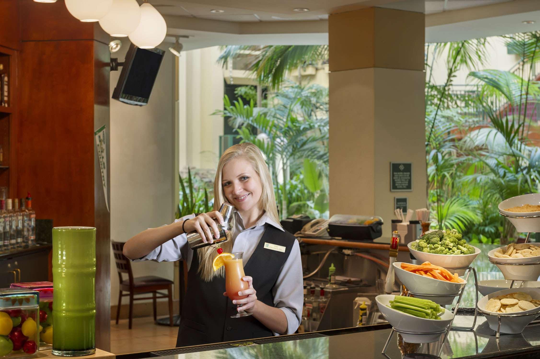 Embassy Suites Tampa - USF / Busch Gardens Restaurant foto