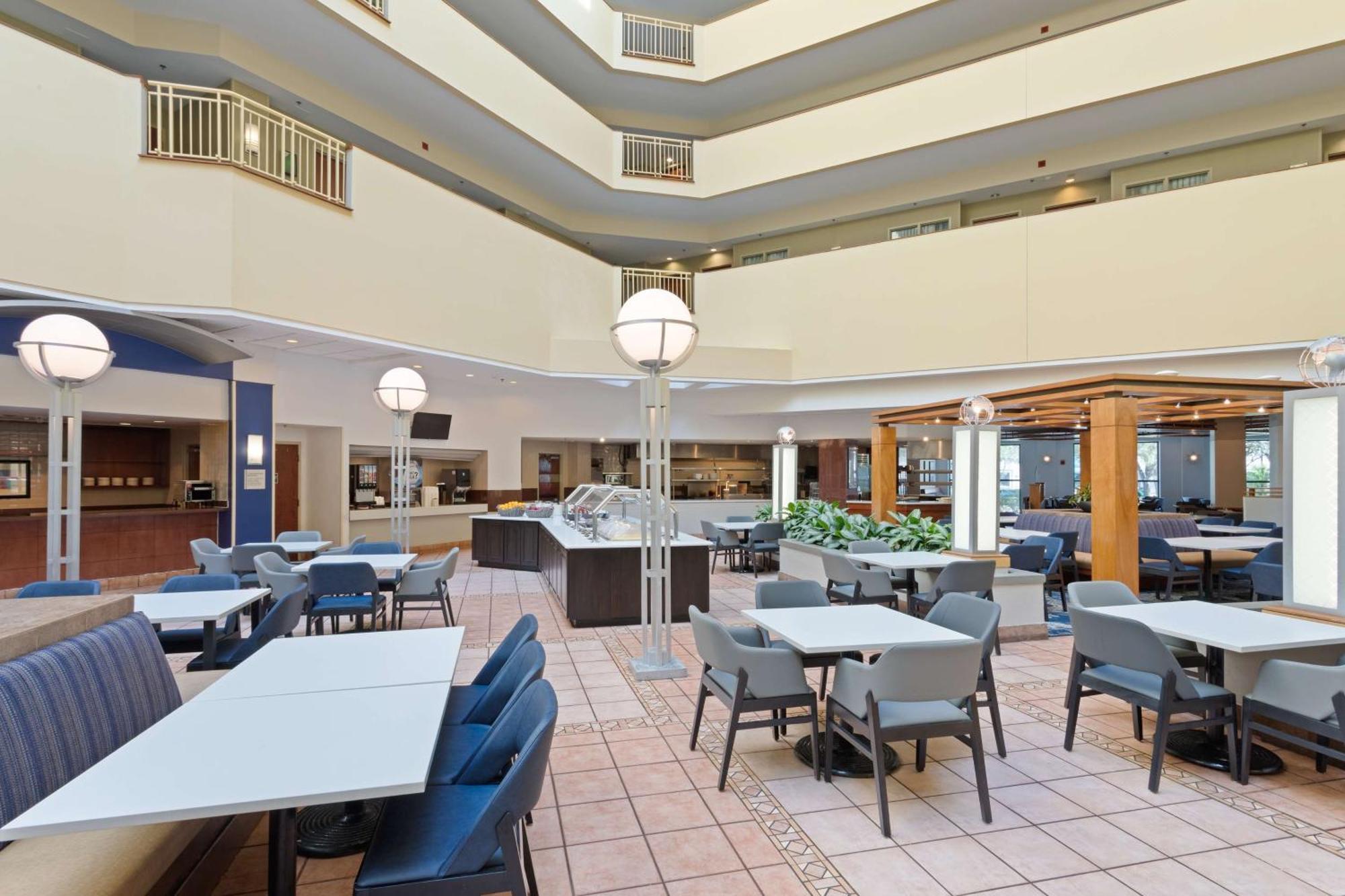 Embassy Suites Tampa - USF / Busch Gardens Exterior foto